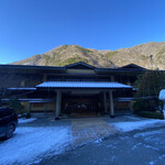 慶雲館 - 翌朝は晴天、アイスバーンがガリガリくん