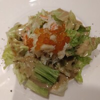 神楽坂 鉄板焼 向日葵 - カニとカニ味噌たっぷりのサラダ✨