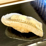 鮨おばな - 細魚　大振りですがカンヌキでは無いそうです　大将はカンヌキは余り好みでは無いと言っておりました