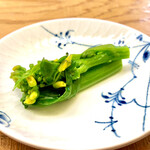 鮨おばな - 握りの前にアスパラ菜でサッパリと