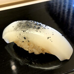 鮨おばな - 墨烏賊には竹炭を