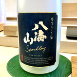 鮨おばな - 鮟肝に合わせるは八海山泡にごり　これは合うでしょ！