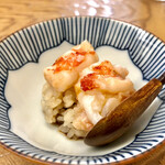 鮨おばな - 何年も継ぎ足した秘伝タレを車海老に　なんとも旨い