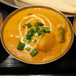 Asiatique - ４種類カレーセット "4 kinds Curry Set"（カレー４種類，ナン，ライス，サラダ，お好きなドリンク）※写真は野菜カレー，ドリンクは生ビールを選択，メニュー表記通り
