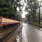 家庭料理居酒屋 よってって - ３の鳥居と明治天皇の行幸に関する説明