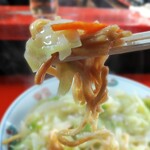 新ちゃん - かたい焼そば　麺具野菜リフト