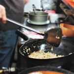 新ちゃん - 焼飯　調理中