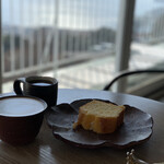 Yama No Ue No Ro Sutari - caffe llatteと、HOTコーヒーと、レモンケーキ
