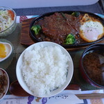 Shokuraku Saki - 煮込みハンバーグランチ(750円)