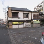 Tomonaga Panya - 店舗横の駐車場