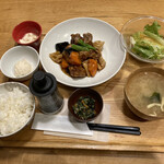 おぼんdeごはん - ごろごろ根菜と豚肉の黒酢ソース