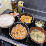 Yudetarou Motsujirou - 合い盛り定食¥980、缶ビール¥340