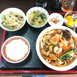 宏艶飯店 - 五目刀削麺定食