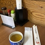 Tatsuta - お茶、おしぼり、テーブルセット