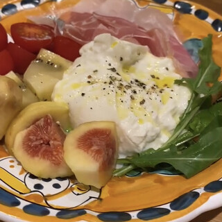 イタリア直送食材♪とろ～り溢れるモッツァレラ◇ブッラータ◇