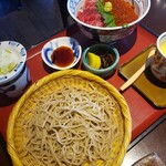 蕎麦遊膳 初花 - イクラ鮪丼