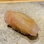 鮨 由う - ・ハタ