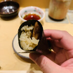 鮨 由う - ・鮪 カマトロの手巻き