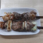 酒・立ち飲み 喜多屋 - ネギマとモモ　各130円