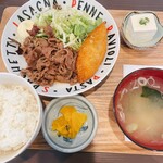 Ishokuya Nana - 牛焼肉＆白身魚フライ（2022.1.11の日替わりランチ）