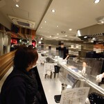 くそオヤジ最後のひとふり - 店内