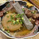 博多串焼 しんべヱ - おでん大根(¥110)牛すじ(¥180)こんにゃく(¥110)