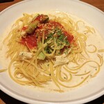 カジュアルイタリアン Ren - 蒸し鶏とブロッコリーの胡麻クリームトマトパスタ