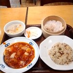 紅虎餃子房 - 牡蠣御膳セット、メインは牡蠣のチリソース