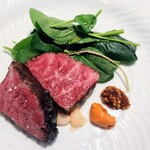 La Brianza - 茨城県産常陸牛もも炭火焼きロメスコソースタスマニア産粒マスタード。もも肉なからいい感じのサシがあり美味しい☆ 火入れ丁度良く表面の焼き香ばしさ香り、やっぱりブリアンツァの炭火焼きが大好き過ぎる♡