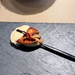 La Brianza - フォアグラシナモンアイスクリーム。一口で召し上がって下さいということで一口でいただいたのですが、美味しすぎて飲み込むのを躊躇してしまうほどで。あと2スプーンくらい欲しいな、、でもこの名残惜しさも一部か