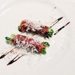 La Brianza - 芹ブレザオラ巻き。芹の個性とシャキシャキした歯ざわり、しっとりブレザオラ、噛みしめるほどに美味しい