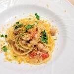 La Brianza - ひよこ豆とイカスパゲティ自家製カラスミ。お豆の歯ざわりカラスミの風味香り、細めのパスタに絡んで至福(*^^*)