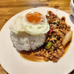 タイ料理 サワディーカー - ガパオライス＋ミニトムヤムクンラーメンセットのガパオライス