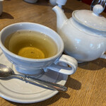 PATISSERIE TOOTH TOOTH - 紅茶の種類も多め、ウーロン茶ベースの紅茶らしい