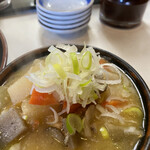 まるやま食堂 - 豚汁美味しい、盛り付けもいい感じです