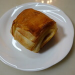 Gian Franco - 12ブッロメール(200円)：12層にバターが織り込まれたこちらのスペシャリテ的なパン
