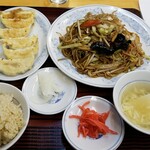 Gyouza No Manshuu - ソース焼そばと餃子、玄米小ライス