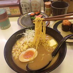 Hama zushi - 北海道味噌バターコーンラーメン（麺）