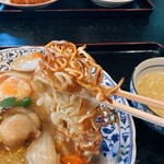 福源楼 - 麺はしっかり焼かれてます♪