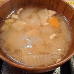 とんかつ ひこ田 - 豚肉は少々だけど、大根がたっぷり！
            とっても美味しい豚汁でした