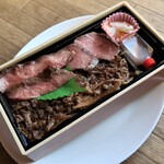カイロ堂 - 佐賀牛ランプとイチボの二種のステーキとすき焼き弁当　1998円