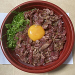 精肉・卸の肉バルSanoso - 炙りユッケ丼♪