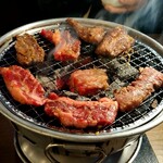 Gyuukaku - 肉を焼いています！
