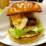 マグズカフェ - モッツァレラチーズと帆立フライのチリマヨバーガー（単体）