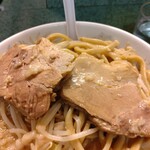 ラーメン二郎 - 豚も美味しいよ～