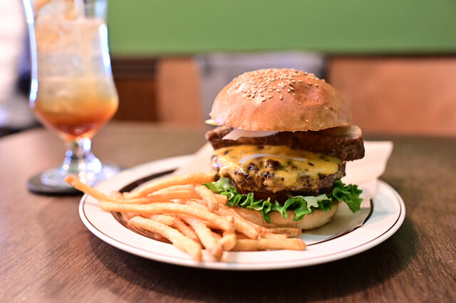 チェシャ猫♥️ハンバーガー　M Burger Kissa Chirutoko - Kuramae/Hamburger | Tabelog