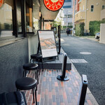 とんかつ七井戸 - 待合スペース