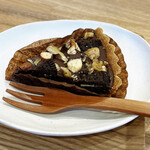 ハヅコーヒー - ナッツたっぷりのチョコレートケーキめちゃ美味！