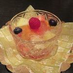 なだ万 - 季節果物のコアントローゼリー掛け