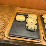 パン家のどん助 - ドライいちごとチョコレートのやわらかパン